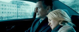 Liam Neeson con January Jones in Unknown