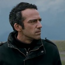 Primo piano di Rafi Pitts dal film Shekarchi (The Hunter)