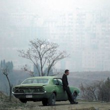 Rafi Pitts in una sequenza del film The Hunter