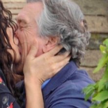 Robert De Niro e Monica Bellucci in un bacio appassionato nel film Manuale d'Amore 3