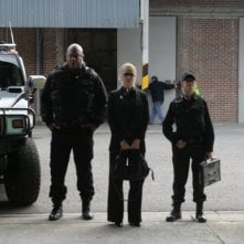 Tommy 'Tiny' Lister, Linda Hamilton e Lisa Catara nel film Holy Water