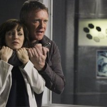 Autumn Reeser ed Anthony Michael Hall nell'episodio No Ordinary Proposal di No Ordinary Family
