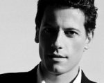 Ioan Gruffudd co-star di Sarah M. Gellar in Ringer