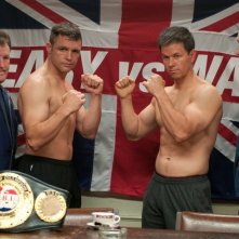 Mark Wahlberg e Christian Bale in una scena del film The Fighter