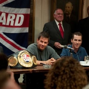 Mark Wahlberg e Christian Bale in una sequenza di The Fighter