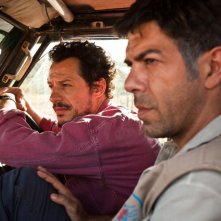 Stefano Accorsi con Pierfrancesco Favino nel film La vita facile