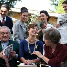 Una scena di gruppo della fiction Atelier Fontana - Le sorelle della moda