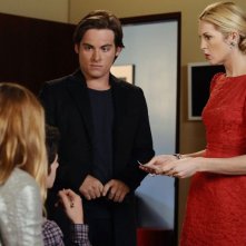 Blake Lively, Connor Paolo (di spalle), Kevin Zegers e Kelly Rutherford nell'episodio While You Weren't Sleeping di Gossip Girl