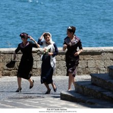 Federica De Cola, Anna Valle ed Alessandra Mastronardi in un momento della fiction Atelier Fontana - Le sorelle della moda