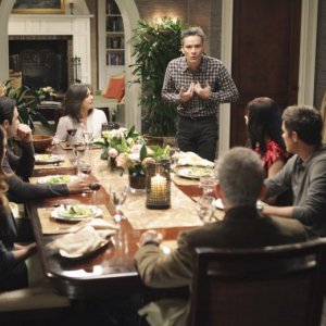 La famiglia Walker a cena nell'episodio Safe at Home di Brothers & Sisters