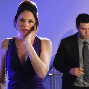 Sara Sidle (Jorja Fox) al cellulare nell'episodio The Two Mrs. Grissoms di CSI: Scena del crimine