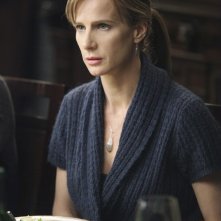 Sarah Walker (Rachel Griffiths) nell'episodio Safe at Home di Brothers & Sisters