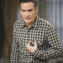 Tommy (Balthazar Getty) in una scena dell'episodio Safe at Home di Brothers & Sisters