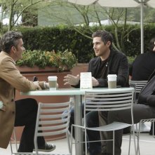 Tommy (Balthazar Getty), Justin (Dave Annable) e Kevin (Matthew Rhys) in Safe at Home di Brothers & Sisters