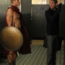 Trevor Donovan e Eric Szmanda in una scena dell'episodio Man Up di CSI: Scena del crimine