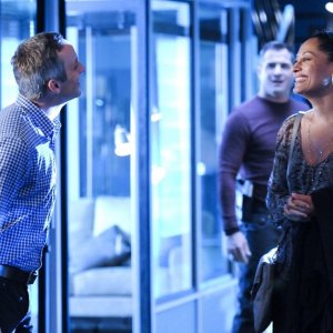 Wallace Langham, George Eads e Tracee Ellis Ross in All That Cremains di CSI: Scena del crimine