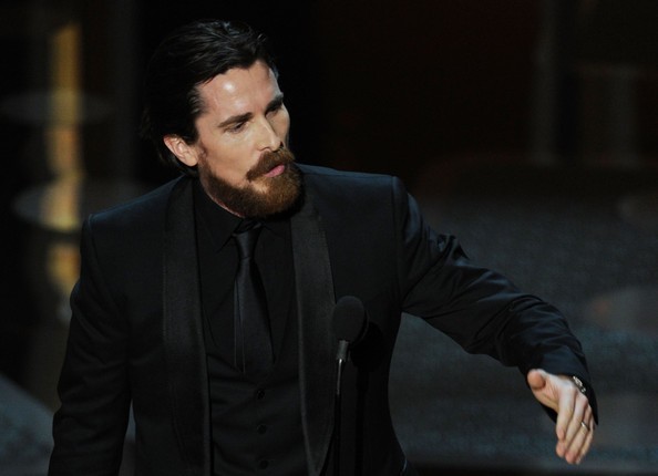 Christian Bale riceve l'Oscar 2011 per l'interpretazione in The Fighter