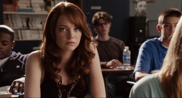 Emma Stone tra i banchi di scuola nel film Easy A