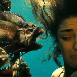 Jessica Szohr in un momento tragico di Piranha 3D