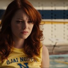 Primo piano di Emma Stone dal film Easy A