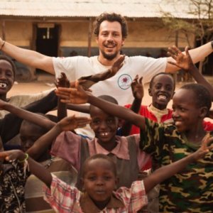 Stefano Accorsi in un'immagine poetica del film La vita facile