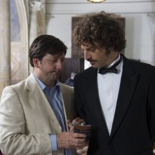 Augusto Fornari e Guido Caprino nell'episodio Matrimonio con delitto della serie Il commissario Manara