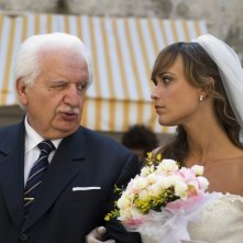 Bruno Gambarotta e Roberta Giarrusso nell'episodio Matrimonio con delitto della serie Il commissario Manara