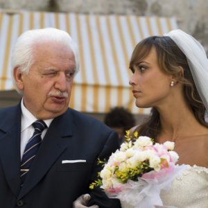 Bruno Gambarotta e Roberta Giarrusso nell'episodio Matrimonio con delitto della serie Il commissario Manara