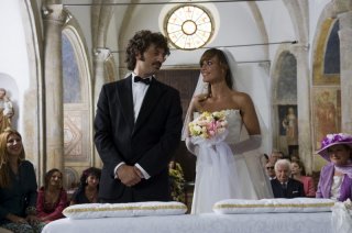 Guido Caprino e Roberta Giarrusso nell'episodio Matrimonio con delitto della serie Il commissario Manara
