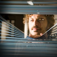 Guido Caprino in una scena della seconda stagione della serie Il commissario Manara