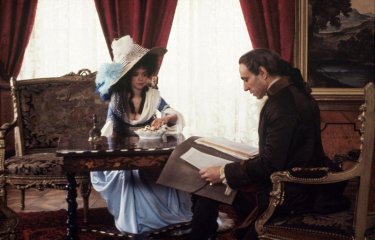F. Murray Abraham e Elizabeth Berridge in una scena del film Amadeus (1984)