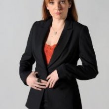 Katherine Parkinson è Jen in una foto promozionale della stagione 4 di IT Crowd