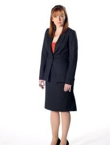 Katherine Parkinson è Jen in una immagine promozionale della stagione 4 di IT Crowd