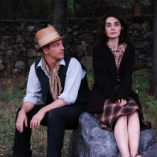 Lara Guirao e Fabrizio Rizzolo in una scena di Le stelle inquiete