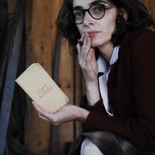 Lara Guirao nei panni di un'intellettuale in Le stelle inquiete