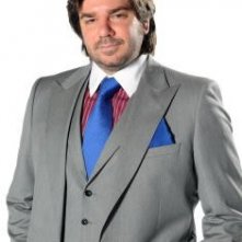 Matt Berry è Douglas in una foto promozionale della stagione 4 di IT Crowd
