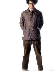 Richard Ayoade è Moss in una foto promozionale della stagione 4 di IT Crowd