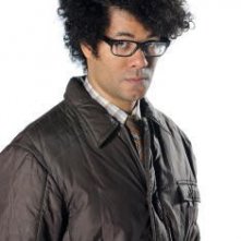 Richard Ayoade è Moss in una immagine promozionale della stagione 4 di IT Crowd