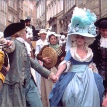 Tom Hulce e Elizabeth Berridge in una sequenza del film Amadeus (1984)