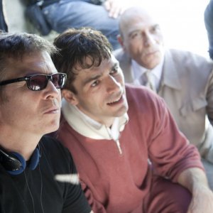 Argentero e Longoni discutono una scena de 'Tiberio Mitri, il campione e la Miss'