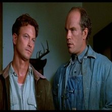 Gary Sinise in una scena del film Uomini e topi (1992) accanto a John Malkovich