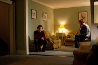 Tom Hiddleston e Kate Fahy in un'immagine di Archipelago
