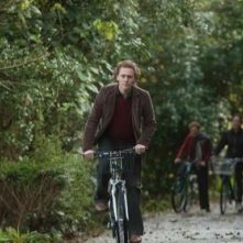 Tom Hiddleston in una scena del film Archipelago