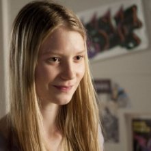 Mia Wasikowska nel film I ragazzi stanno bene