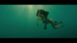 Piranha 3D - Clip 'Danni e Crystal: le Wild Wild Girls'