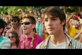 Piranha 3D - Clip 'Motoscafo! Motoscafo!'