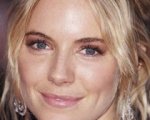 Sienna Miller è solo una donna