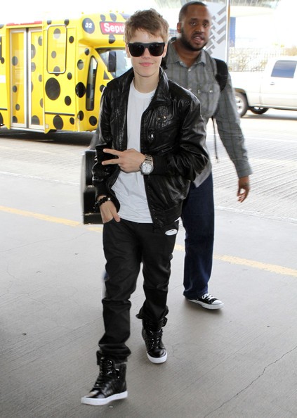 Justin Bieber Arriva All Aeroporto Di Los Angeles Per Prendere Un Volo Per Londra 195473