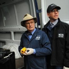 David McCallum e Brian Dietzen in una scena dell'episodio Defiance di NCIS