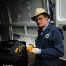 David McCallum sul set dell'episodio Defiance di NCIS